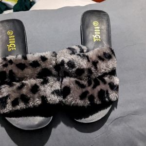 Furry sandals 6.5